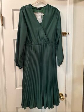 Pretty Garden Forest Green Pleated Wrap Midi Dress
Size M